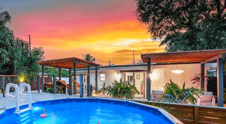 House with barbeque, garden & private pool | Perfect for remote work in Fort Lauderdale, FL