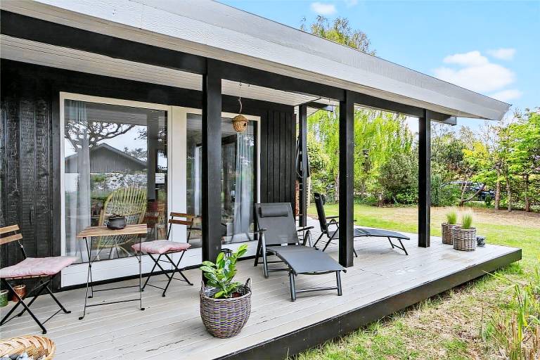 Vacation home with patio & barbeque | Pets are welcome — photo 2
