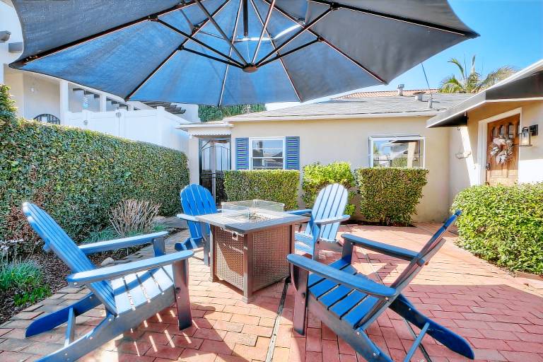 Coastal Cottage Steps from the Sand Walk to Carlsbad Village, Dog-Friendly — photo 3