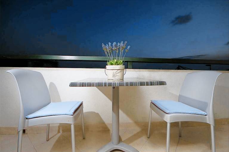 Beautiful rental apartment with patio | Garden view | Next to the beach | Dogs allowed — photo 3