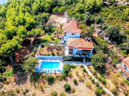 Holiday apartment with terrace, pool & yard | Pet-friendly in South Pelion