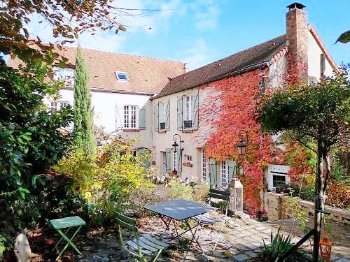 Bed and breakfast  Trappes