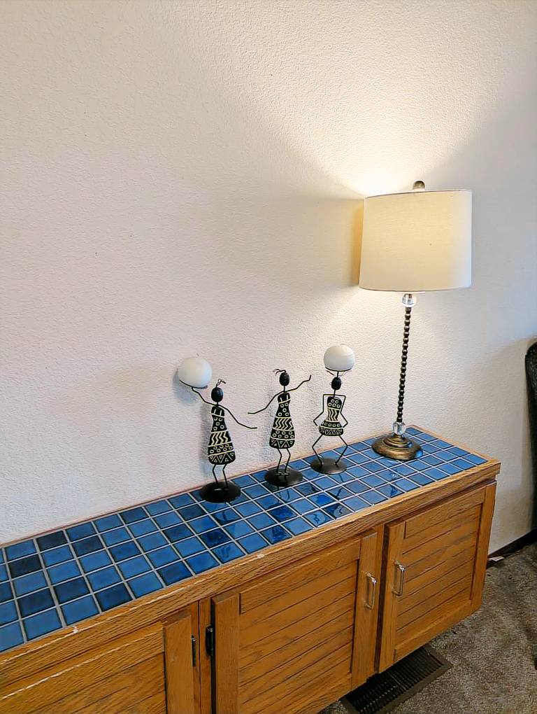 Condo with BBQ & pool | Mountain view — photo 4