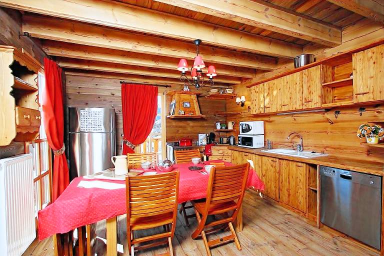 Lovely chalet with sauna & jacuzzi | Mountain view | Next to the ski | Pets are welcome — photo 3