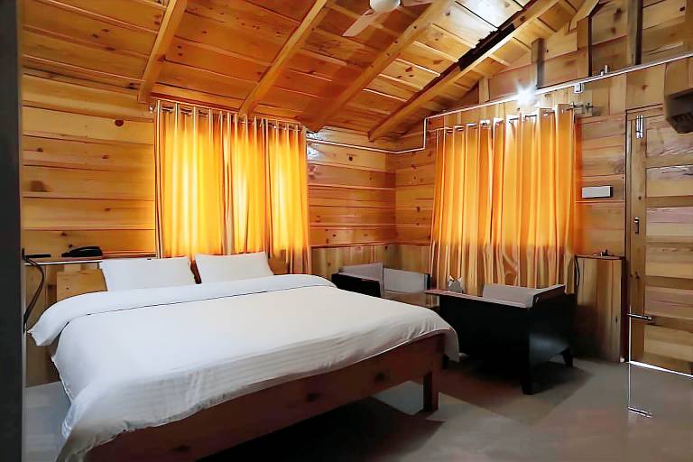 Anant Vilas Resort at Bhimtal Lake — photo 2