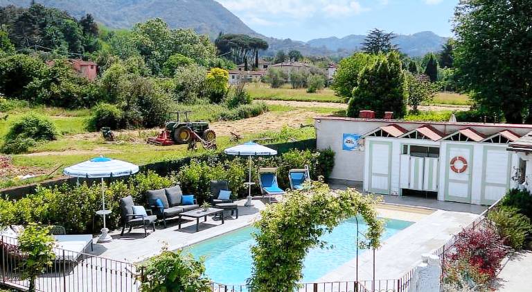 Villa with pool & jacuzzi in Camaiore