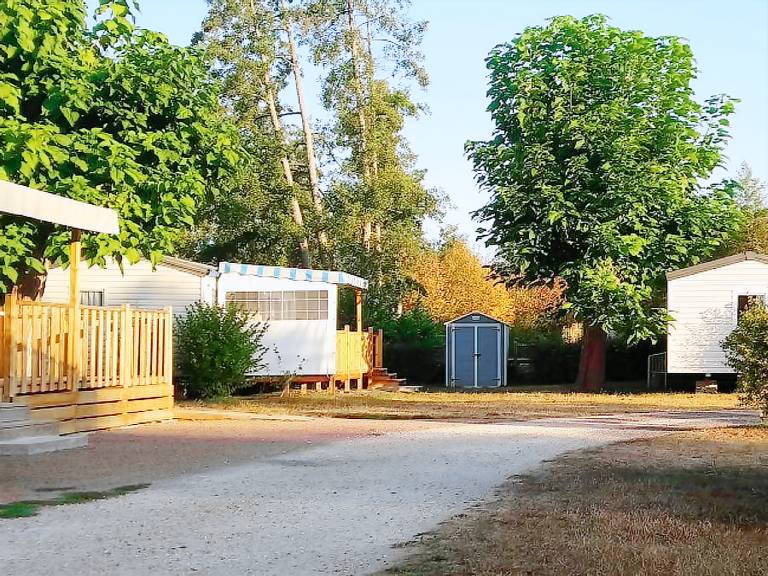 Pleasant mobile home with patio | Pets are welcome — photo 3