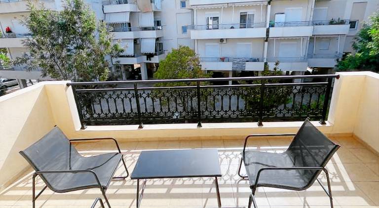 Apartment with patio — photo 5
