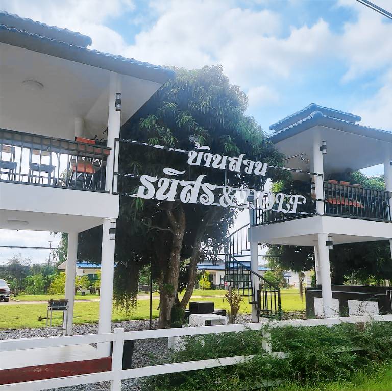 Baansuan Thanisorn & Rolf in Rayong