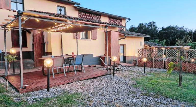 Vacation home with BBQ & garden — photo 3