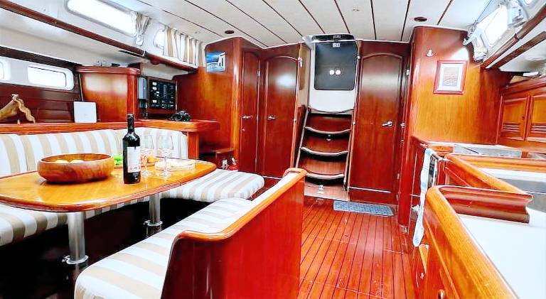 Boat with 2 rooms for 4 persons — photo 4