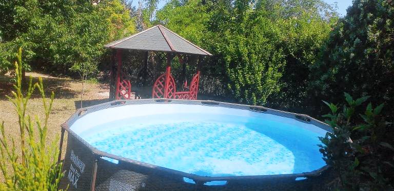 House with pool, patio & yard | Pets allowed — photo 4