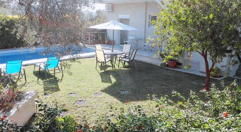 Villa with pool — photo 5