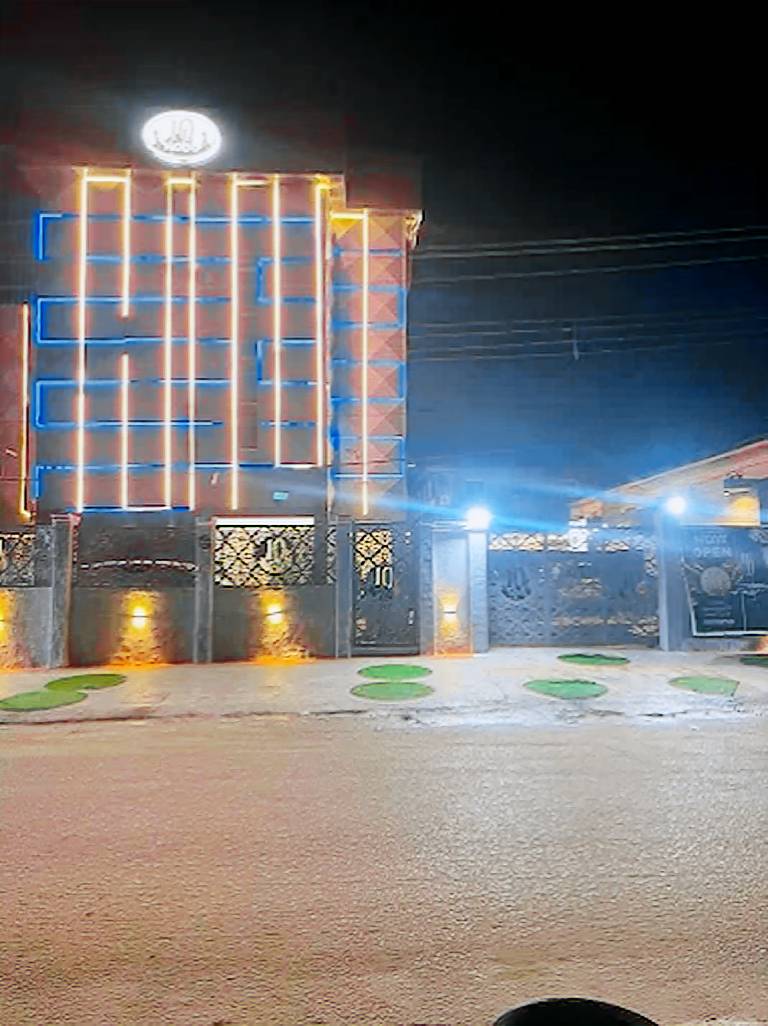 10 Kobo Hotel & Suites