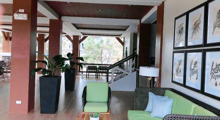 Apartment with pool — photo 5