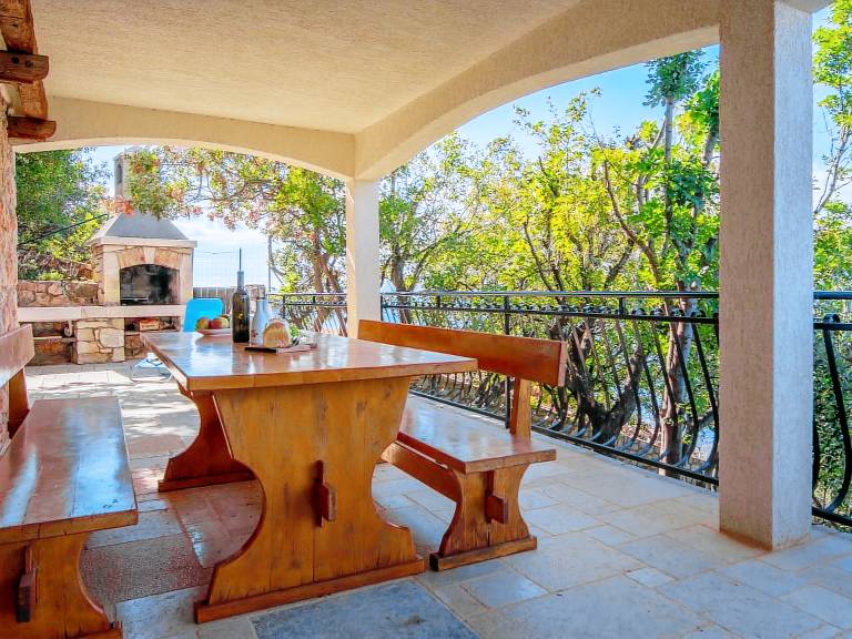 Apartment with barbeque & patio | Sea view — photo 4