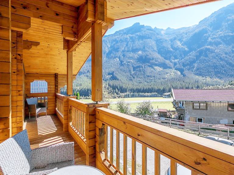 Chalet with sauna & patio — photo 2