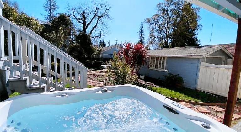 House with jacuzzi — photo 4