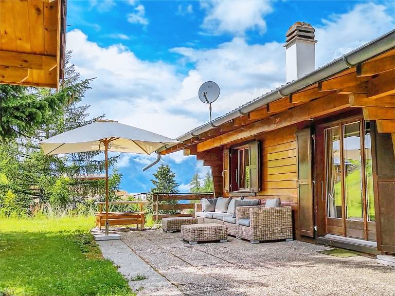 Family-oriented vacation home with yard & barbecue | Pet-friendly — photo 4