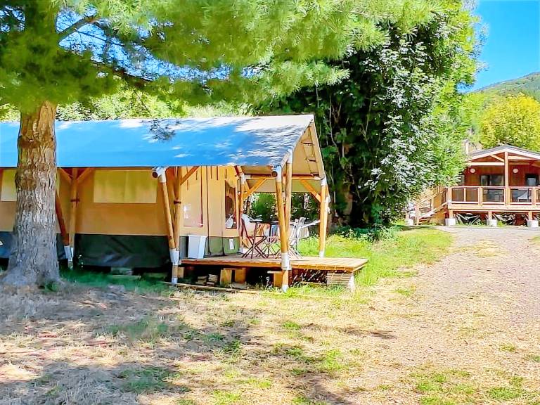 Mobile home with patio | Pets allowed — photo 3