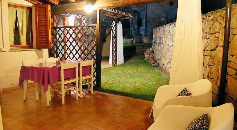 House with barbeque, garden & patio — photo 3