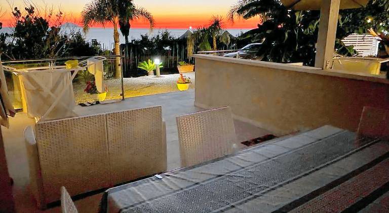 Beautiful holiday apartment with pool, barbeque & yard | Beach nearby | Pet-friendly — photo 3