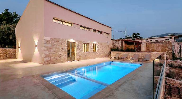 Villa with private pool, patio & yard in Apokoronas