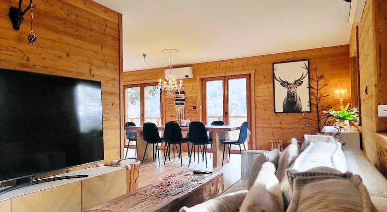 Chalet with hot tub — photo 2