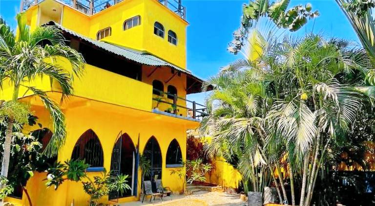 Lovely holiday apartment with yard, private pool & terrace | Next to the beach | Suitable for remote work | Dogs allowed in Oaxaca