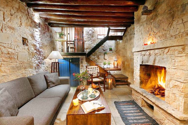 Accommodation  Agios Amvrosios
