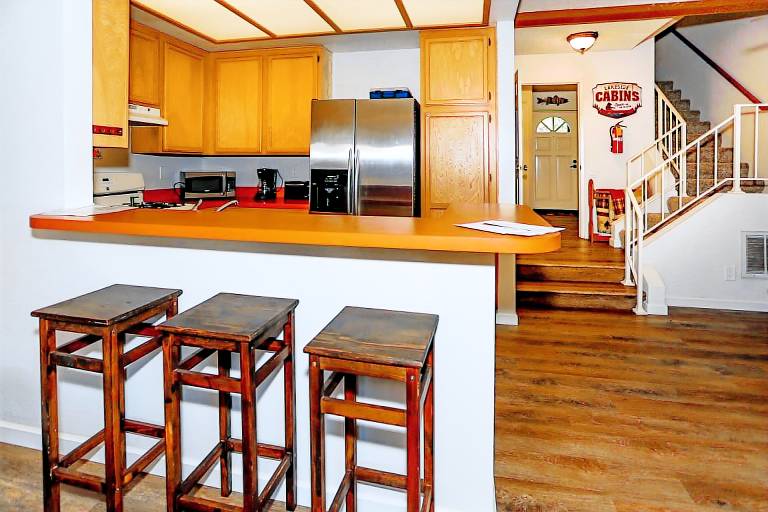 Children-friendly ample condo with pool & grill | Mountain view | Pets are welcome — photo 4