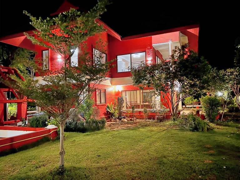 Villa with barbecue, yard & terrace — photo 3