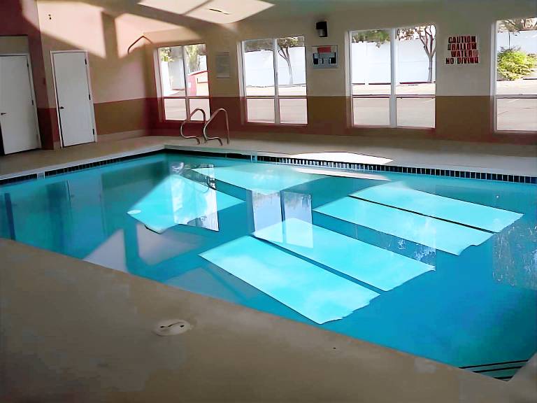Economy Inn & Suites — photo 4