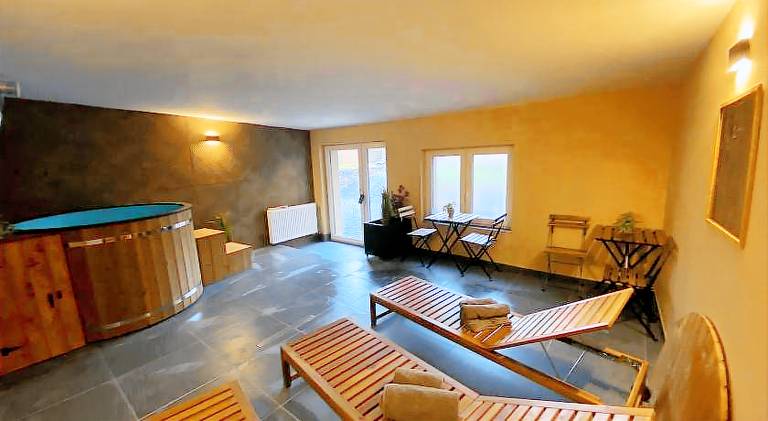 Rental apartment with sauna, jacuzzi & garden — photo 3