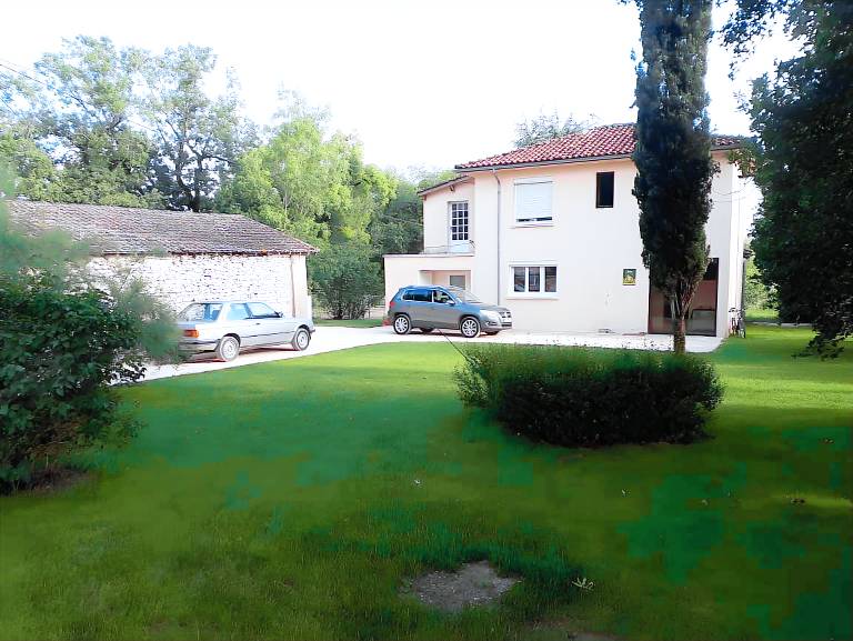 Vacation home with patio, yard & BBQ | Garden view — photo 4