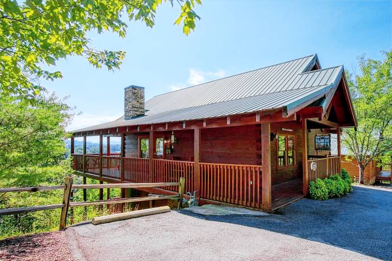 Cabin with private pool in Pigeon Forge, TN