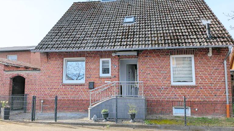 Holiday apartment with grill, terrace & yard | Garden view — photo 2