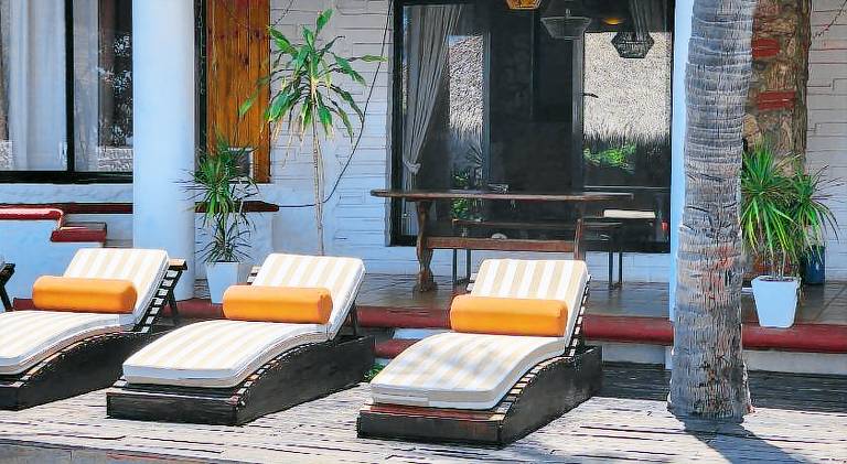 Serviced apartment with pool, yard & patio | Close to the beach | Pets allowed — photo 3