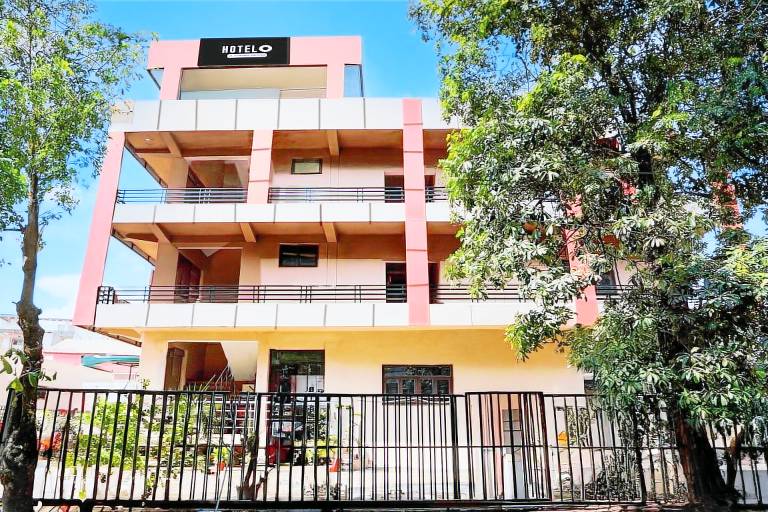 Super Hotel O GMS Road Ballupur Chowk