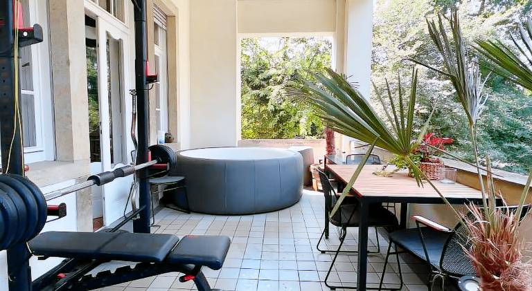 House with jacuzzi — photo 3