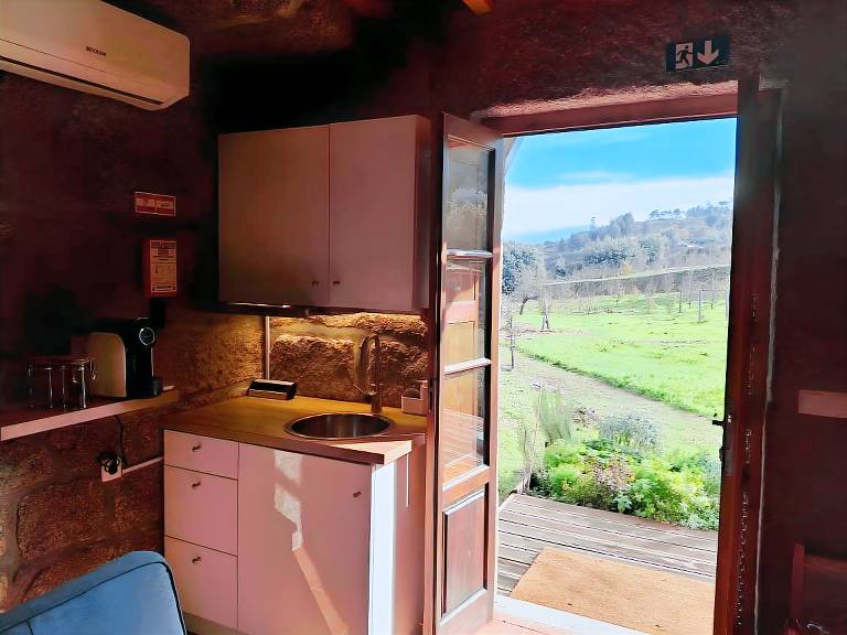 Children-friendly lovely vacation home with BBQ, patio & yard | Mountain view | Pet-friendly — photo 3