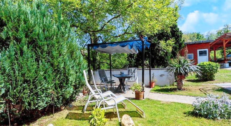 Holiday apartment with terrace, garden & barbecue — photo 5