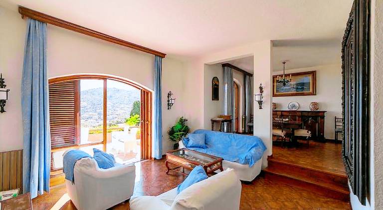 House with terrace & pool | Pet-friendly — photo 2