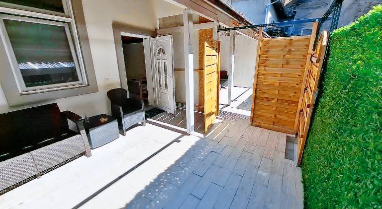Holiday apartment with terrace in Novi Sad