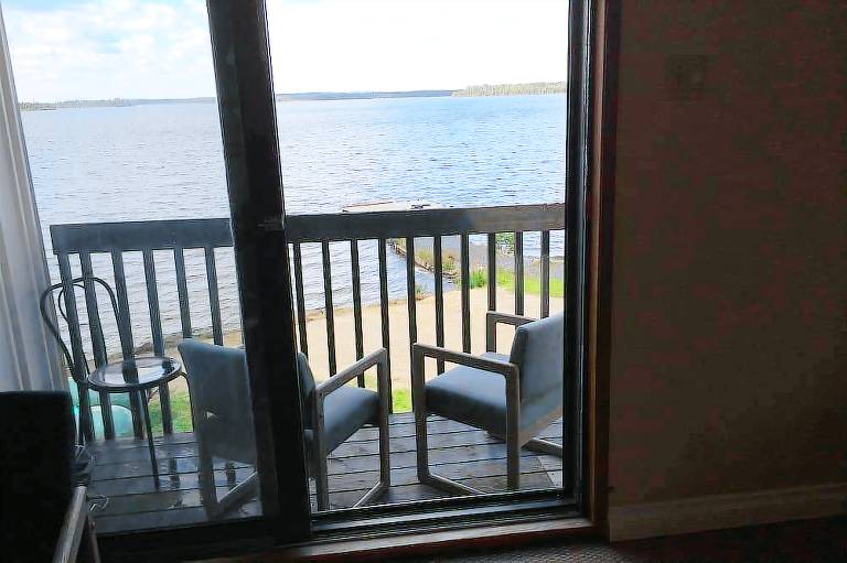 Pickle Lake Hotel