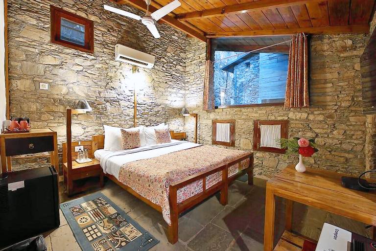 Tiaraa Monolith Lake Resort — photo 2