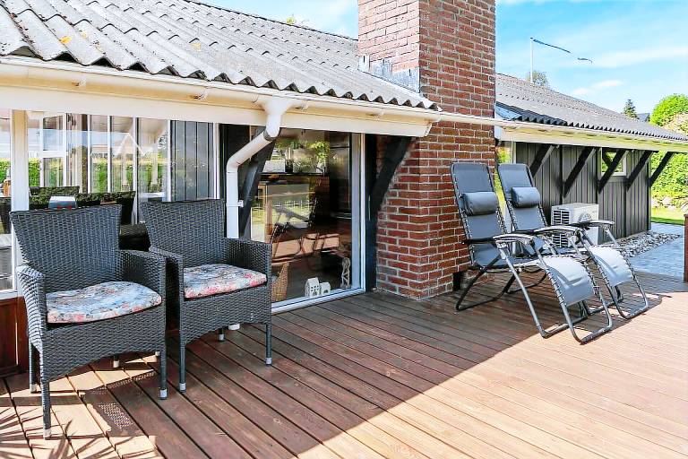 House with terrace & barbeque — photo 3