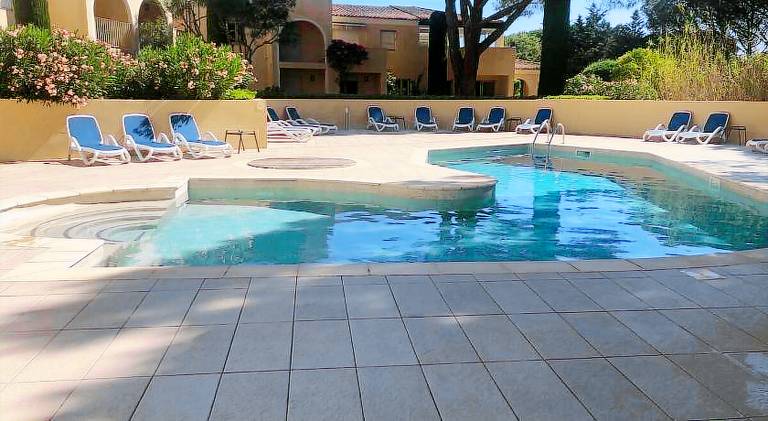 Rental apartment with garden, terrace & private pool — photo 3