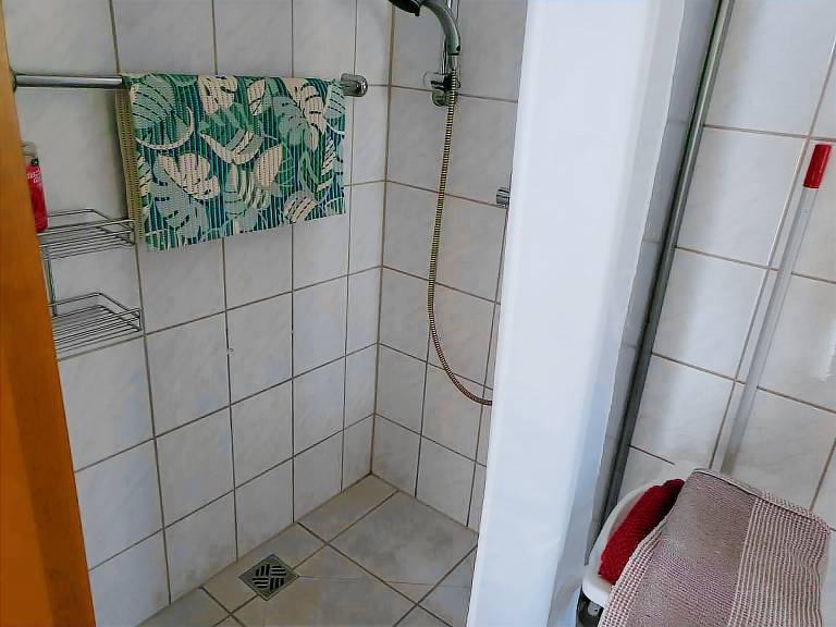 Family-friendly pleasant rental apartment with grill, yard & terrace | Garden view | Dogs allowed — photo 4