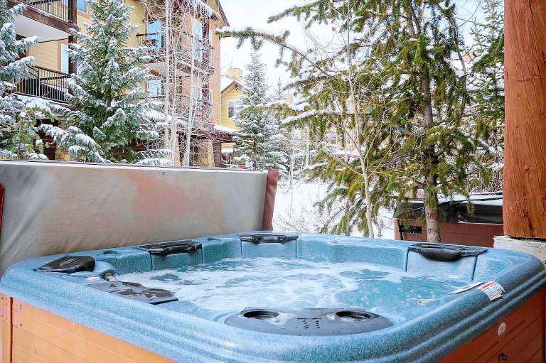 Downtown WP Townhome 124 I Private Hot Tub I Great Views I Bunk Room I Discounted Attractions in Winter Park, CO